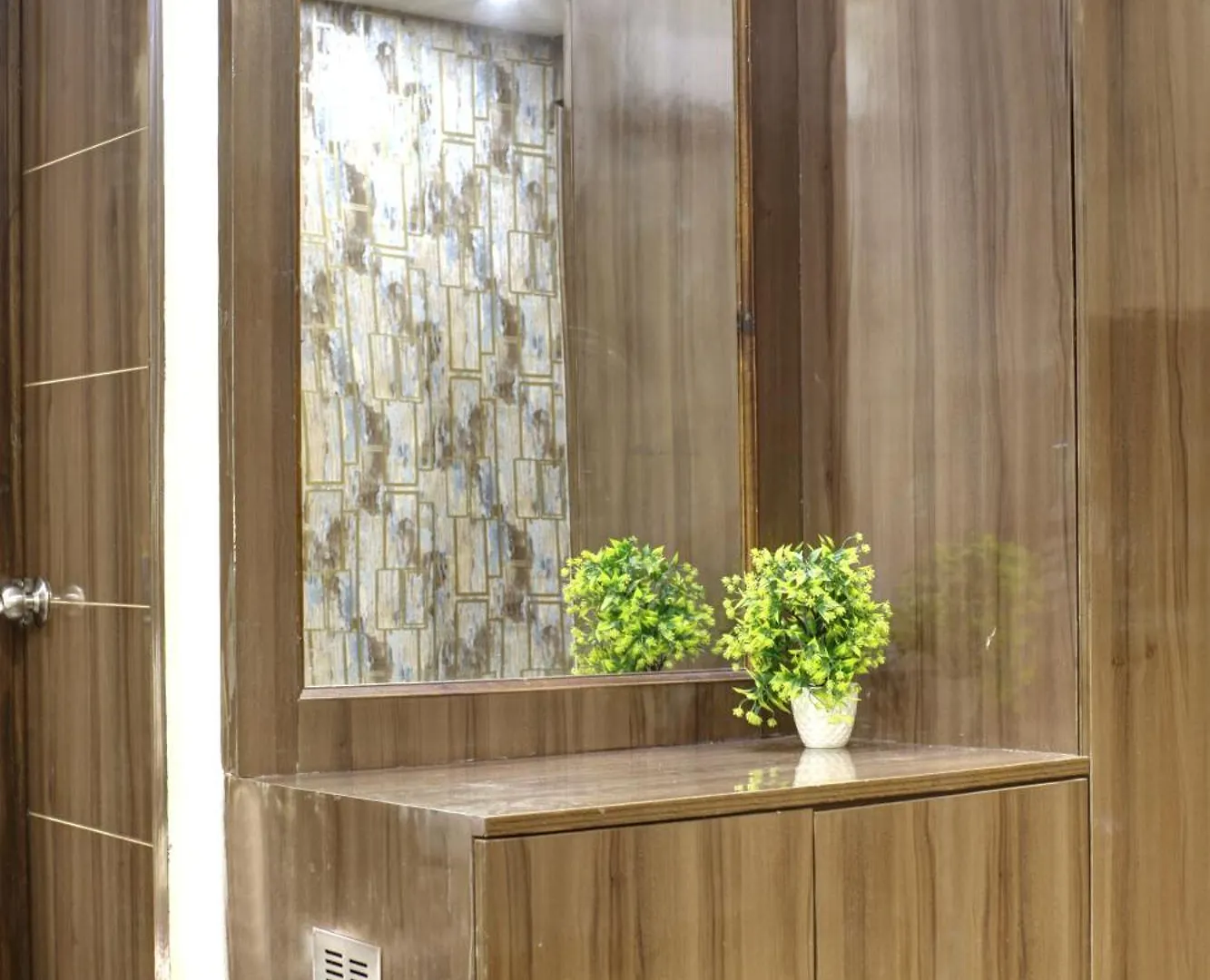 Hotel Grand Manor Gurgaon 3*,